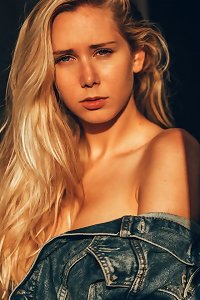 voluptuous bbw vigorously rubbing her body, seductively enjoying the moment