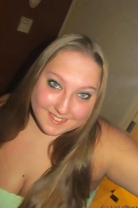 voluptuous girl indulging in oral gusto